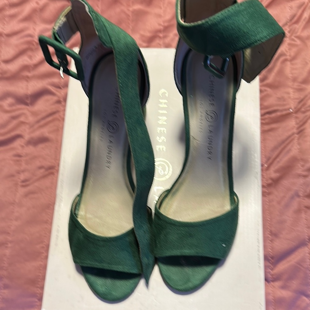 Chinese Laundry Green Scalloped Heels